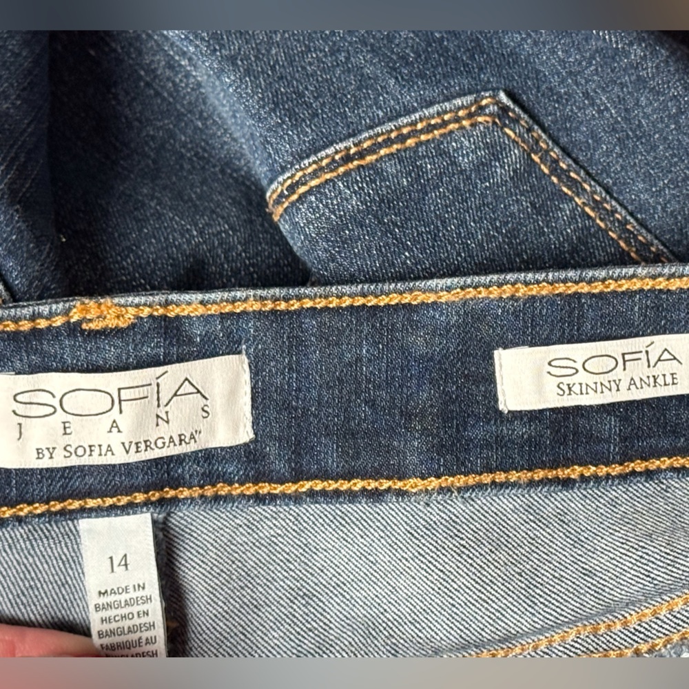Sofia by Sofia Vergara Sharkbite Hem Ankle Jeans … - image 9